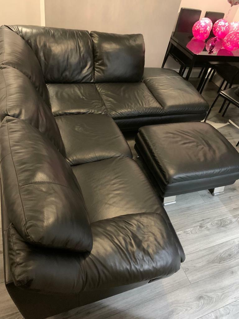 Excellent condition Black Leather L shaped sofa in Baillieston