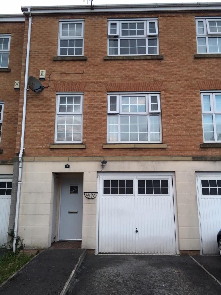 3 Bedroom House To Rent In Ashton Under Lyne In Oldham