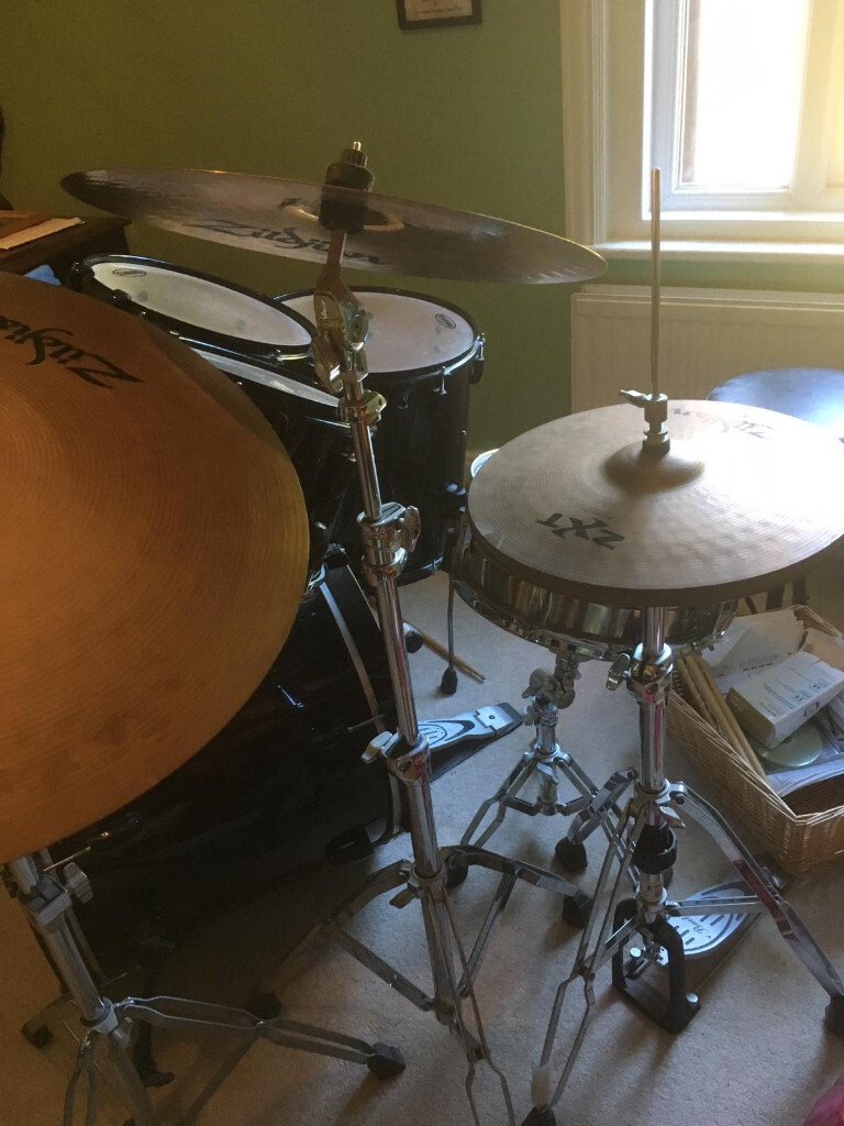Pearl Drum Kit with Zildjian cymbals good condition all you need in