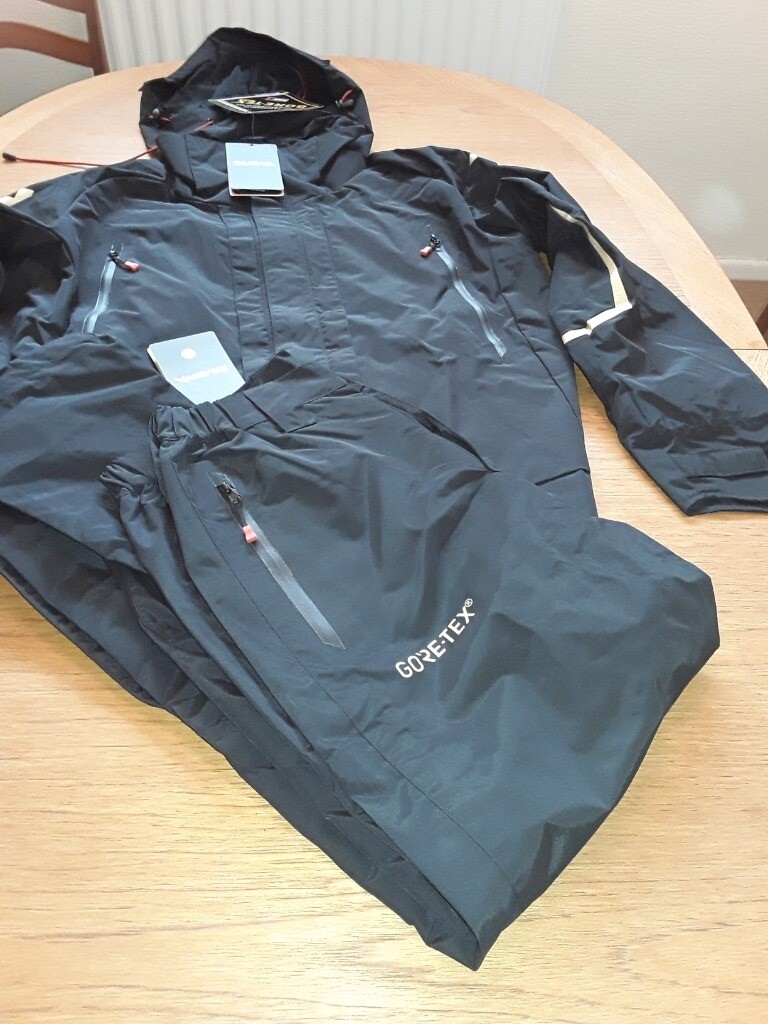 Daiwa Goretex Fishing Suit. Medium Sized Jacket and Trousers (New