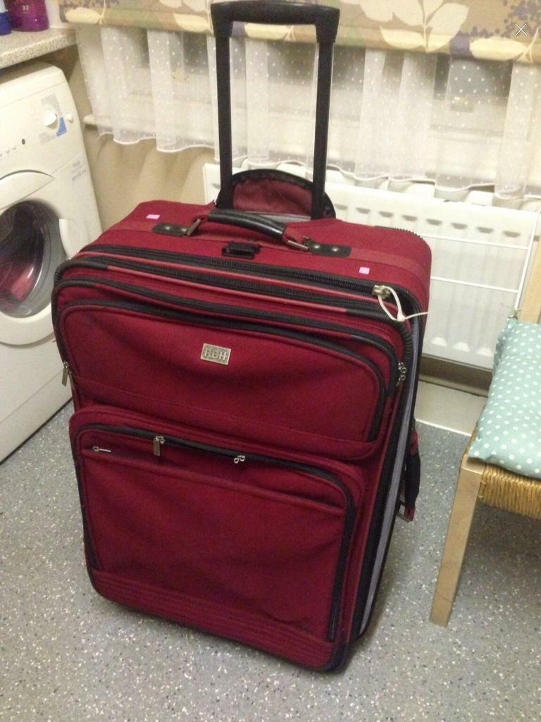 VERY LARGE SUITCASE ON 2 WHEELS in Battersea, London Gumtree