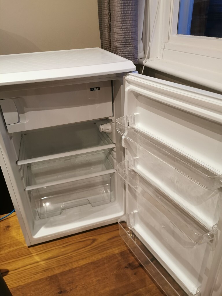 Currys ESSENTIALS Undercounter Fridge White (with icebox) in