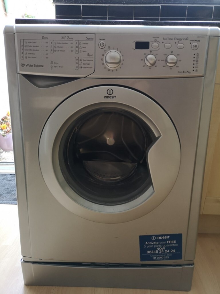 Indesit IWD71251S Washing Machine for Spares or Repairs in