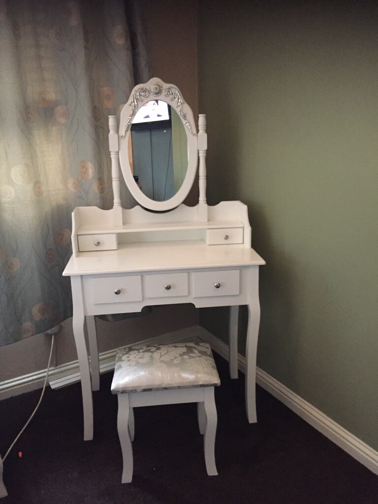 Dressing table with mirror and 5 drawers in Milton, Glasgow Gumtree