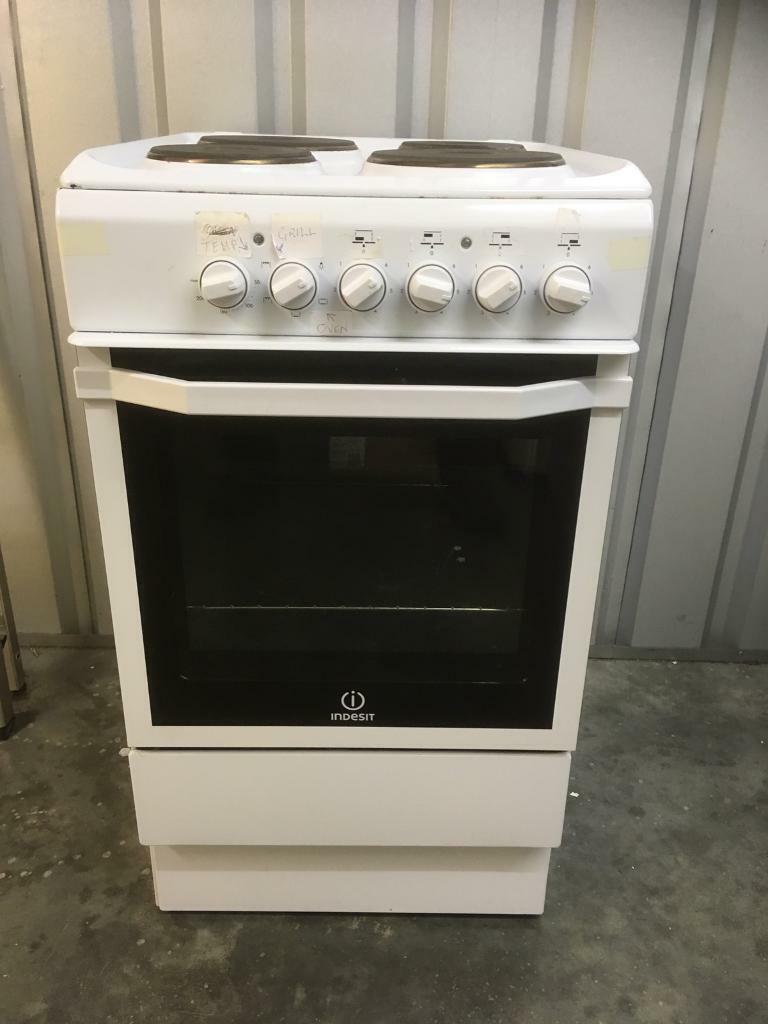 Indesit Electric Cooker with 4 Ring Hob plus Grill & Oven in Ipswich