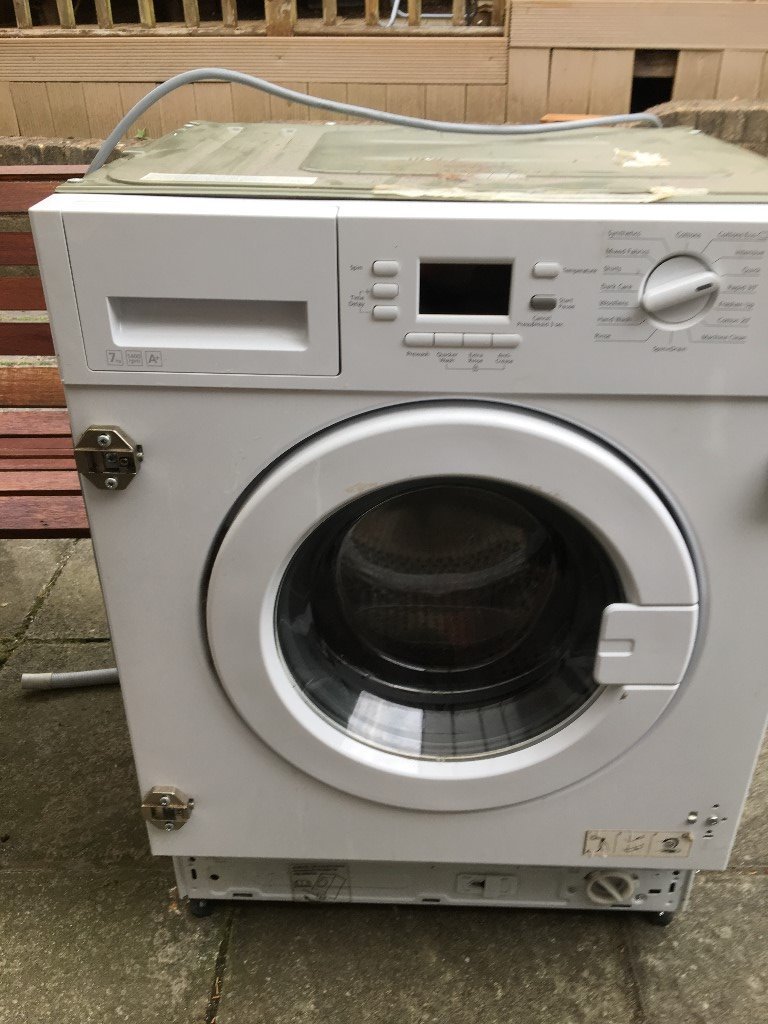 washing machine fully intergrated takes std 600 door howdens HJA8501