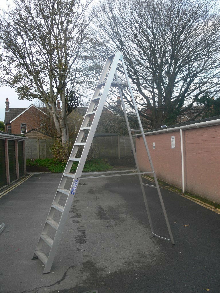 3 Metre high Aluminium step ladder (12 treads to top platform) in