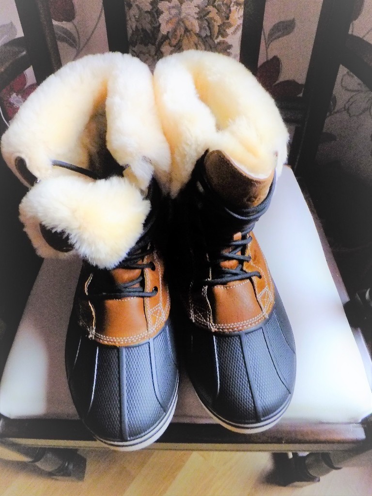 mens snow boots size 11