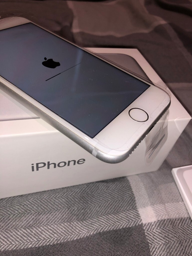BOXED iPhone 7 UNLOCKED in NEW condition. COMPLETE NEW ACCESSORIES SET