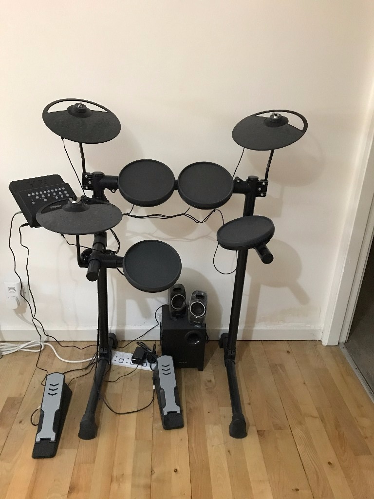 YAMAHA DTX 400K ELECTRONIC DRUM KIT + Creative A250 (2.1) Speaker