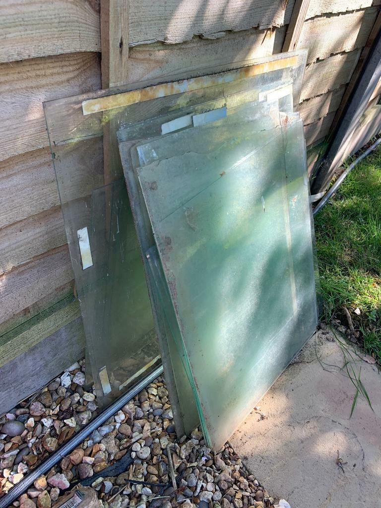 Free random shaped horticultural greenhouse glass panes in Longwell