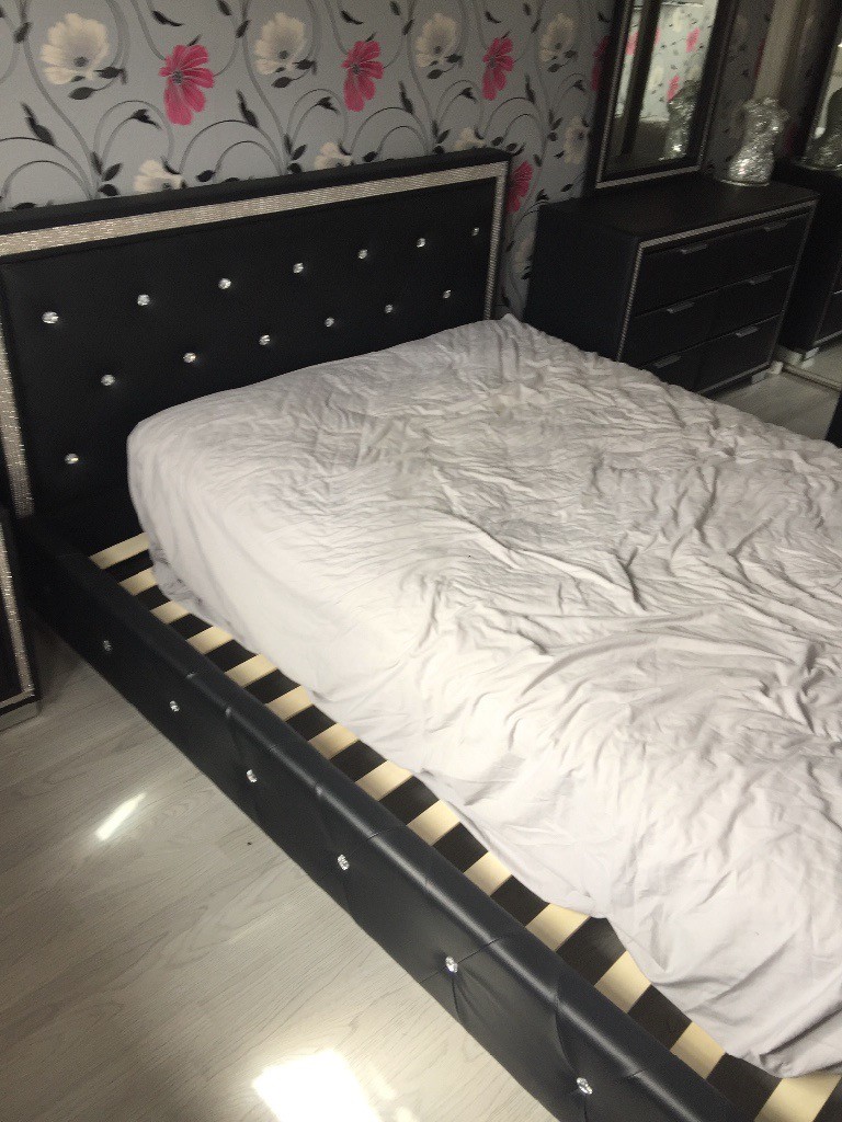 Monarch Black Diamante King Size Bed Frame With Bedside Units 6 Drawer And Mirror 500 O N O In Baillieston Glasgow Gumtree