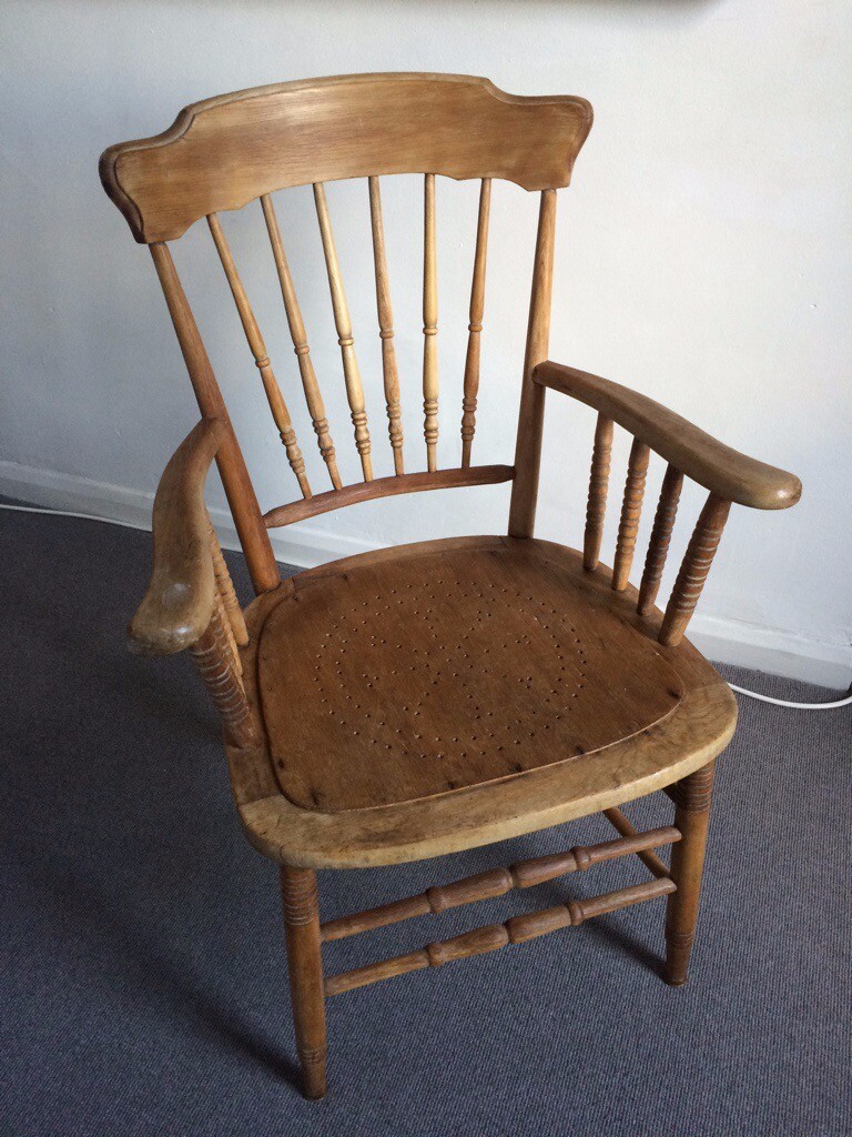 Vintage wood spindle back grandfather chair in beech/ash in Hackney