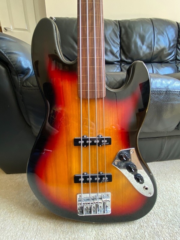 Harley Benton 5 String Fretless ElectroAcoustic Bass Guitar and Case