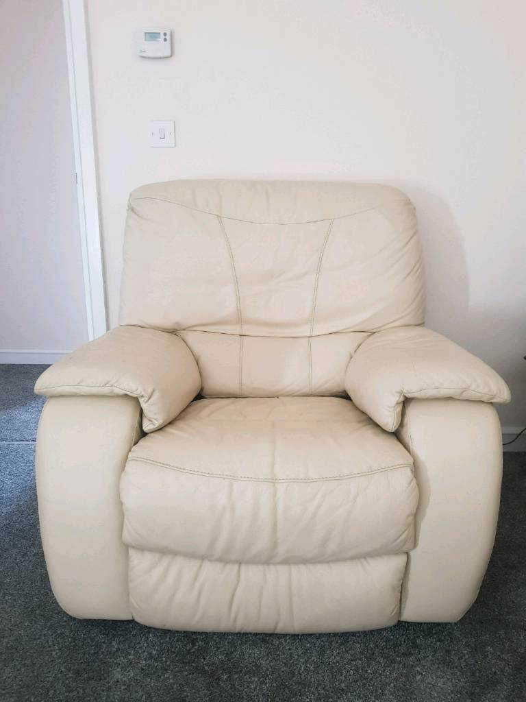 NEED GONE Cream leather electric recliner chair in Oswestry