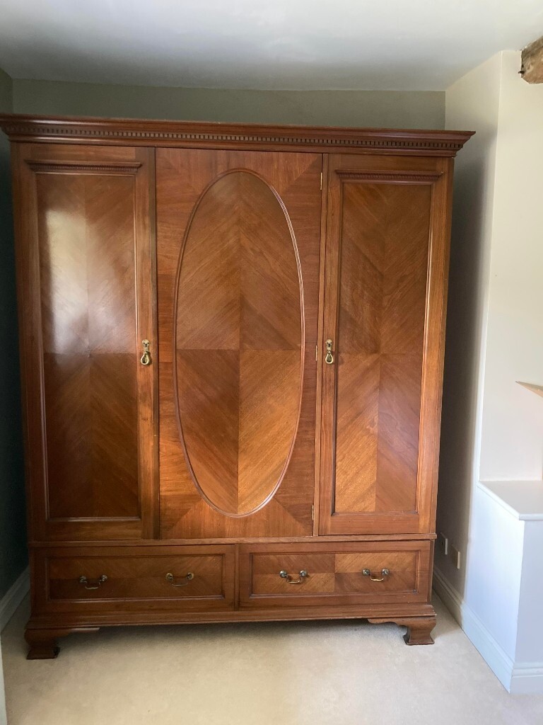 Large vintage wardrobe very good condition in Wheatley, Oxfordshire