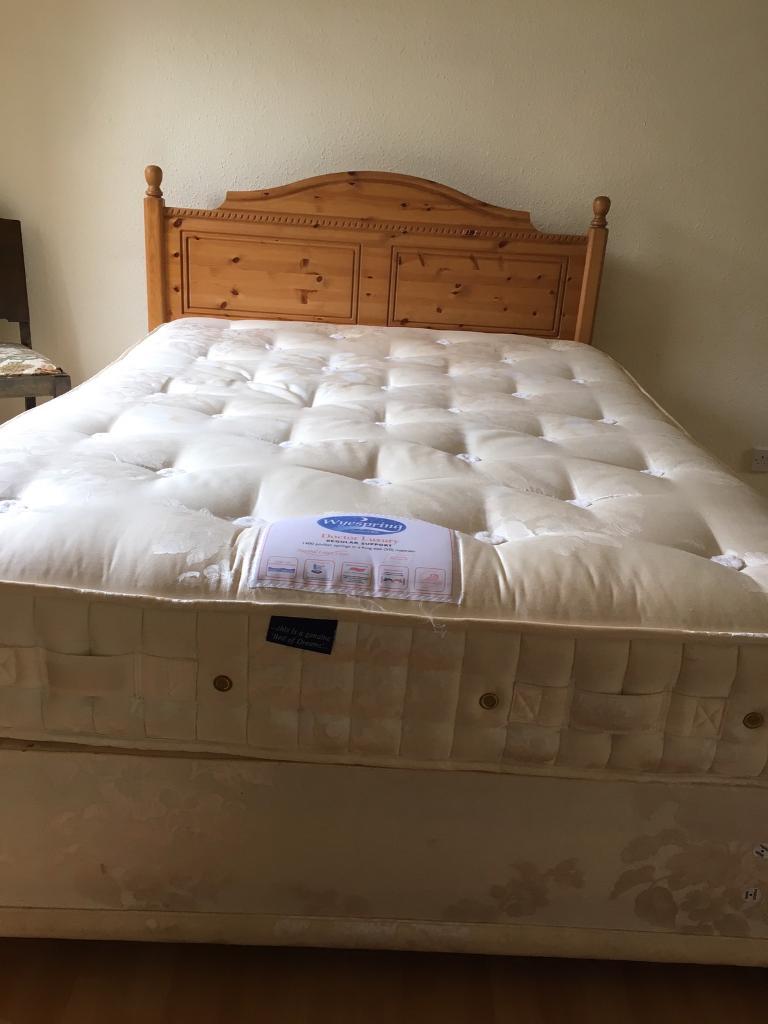 Double Divan Bed. From Dreams. Has drawers. in Princes Risborough