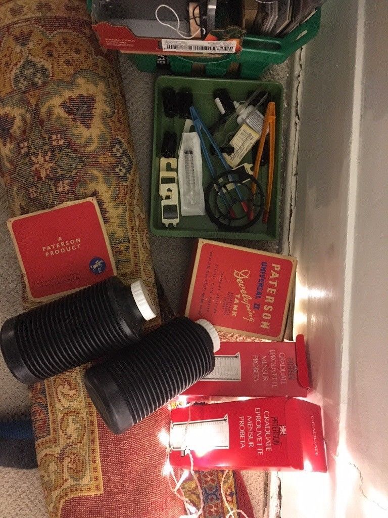 DARKROOM KIT includes Paterson Universal 2 DEVELOPING TANK, flasks