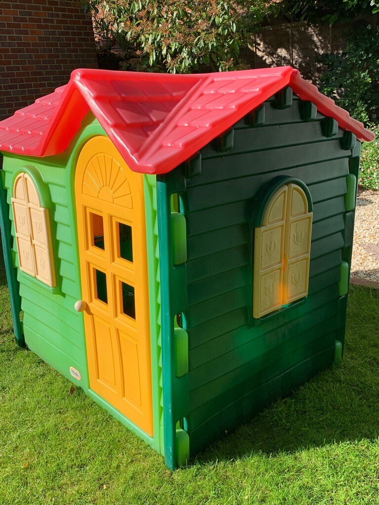 Little Tikes Country Cottage children’s playhouse. in Beaconsfield