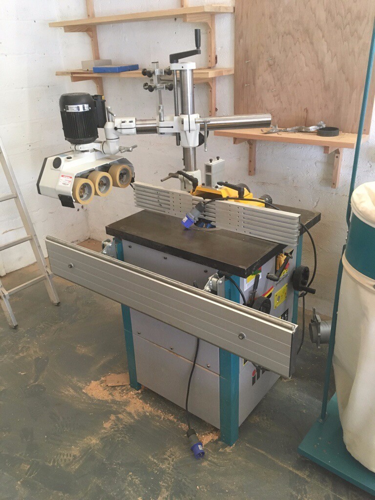 Single phase ITECH Spindle moulder + dust extractor + power feed and
