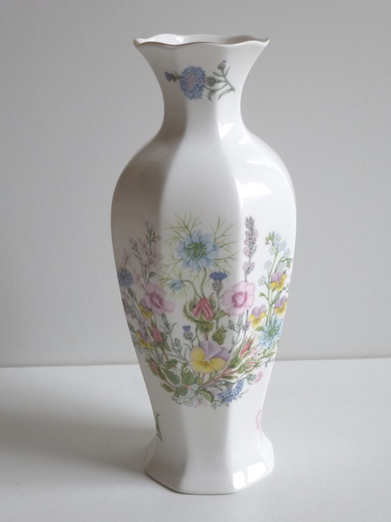 Aynsley Wild Tudor Pattern Fine Bone China Bud