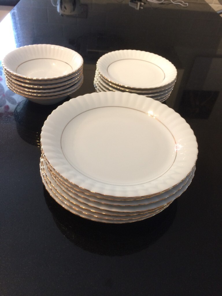 Gold Rimmed Service dish with lid, 7 Dinner Plates, 6 Side Plates and 6