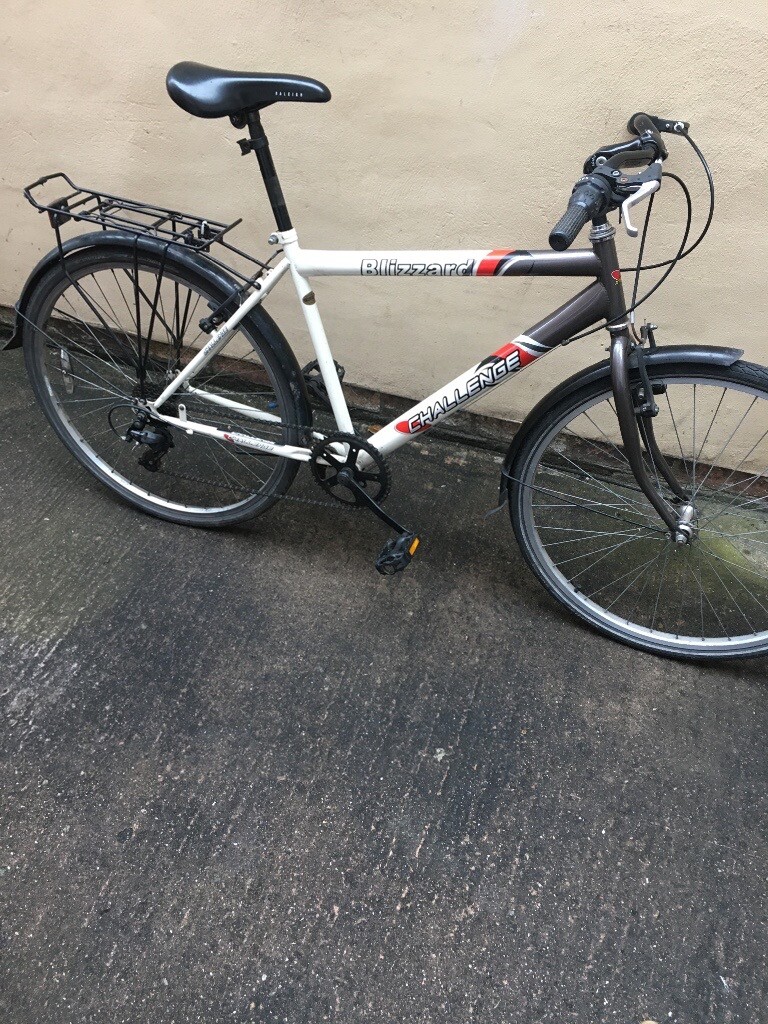 Adult hybrid bike 26 inch wheels with schwalbe tyres, bike rack and mud