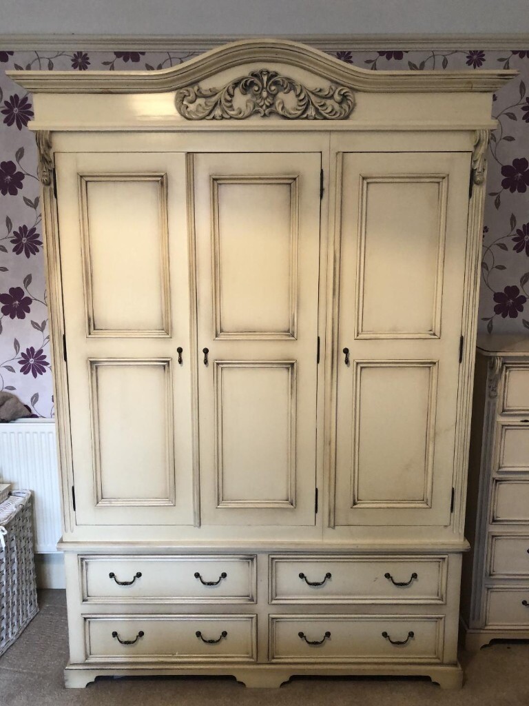 Shabby Chic French Style 7 Piece Bedroom Furniture Set Including Double Bed in Cream in Hull