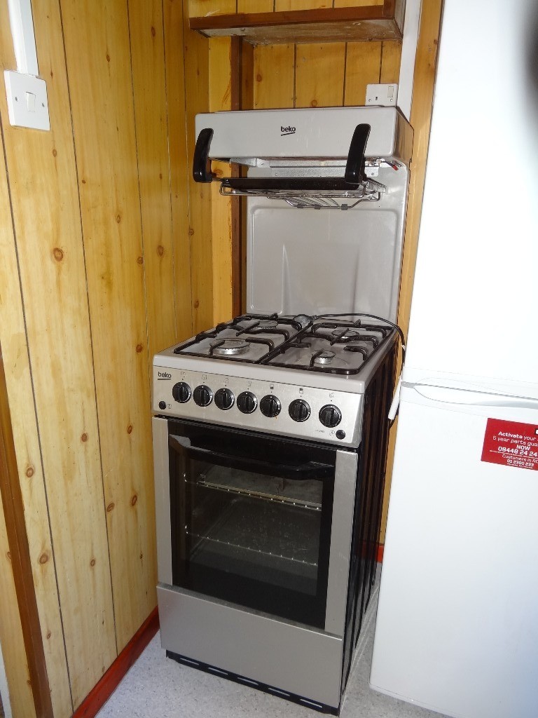 BEKO Freestanding Gas Cooker BA52NES modern with eye level grill 18 months old excellent