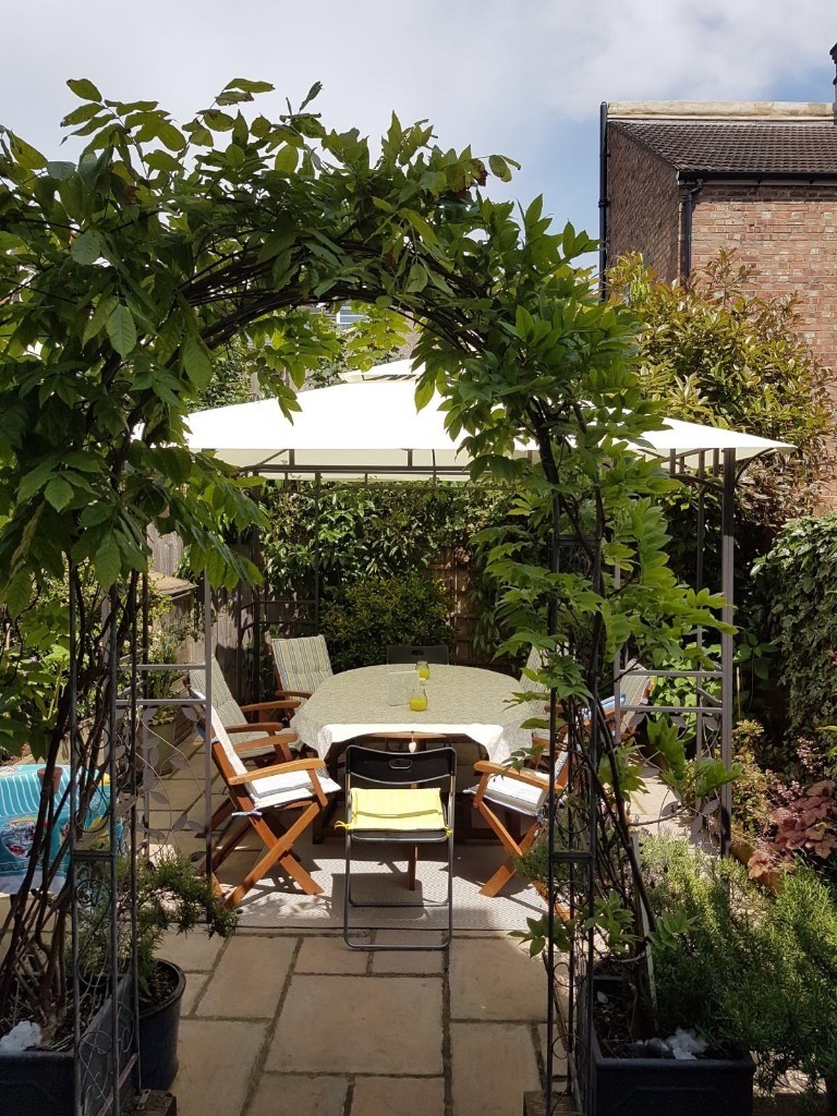6 seater wooden garden table and folding chairs with cushions | in