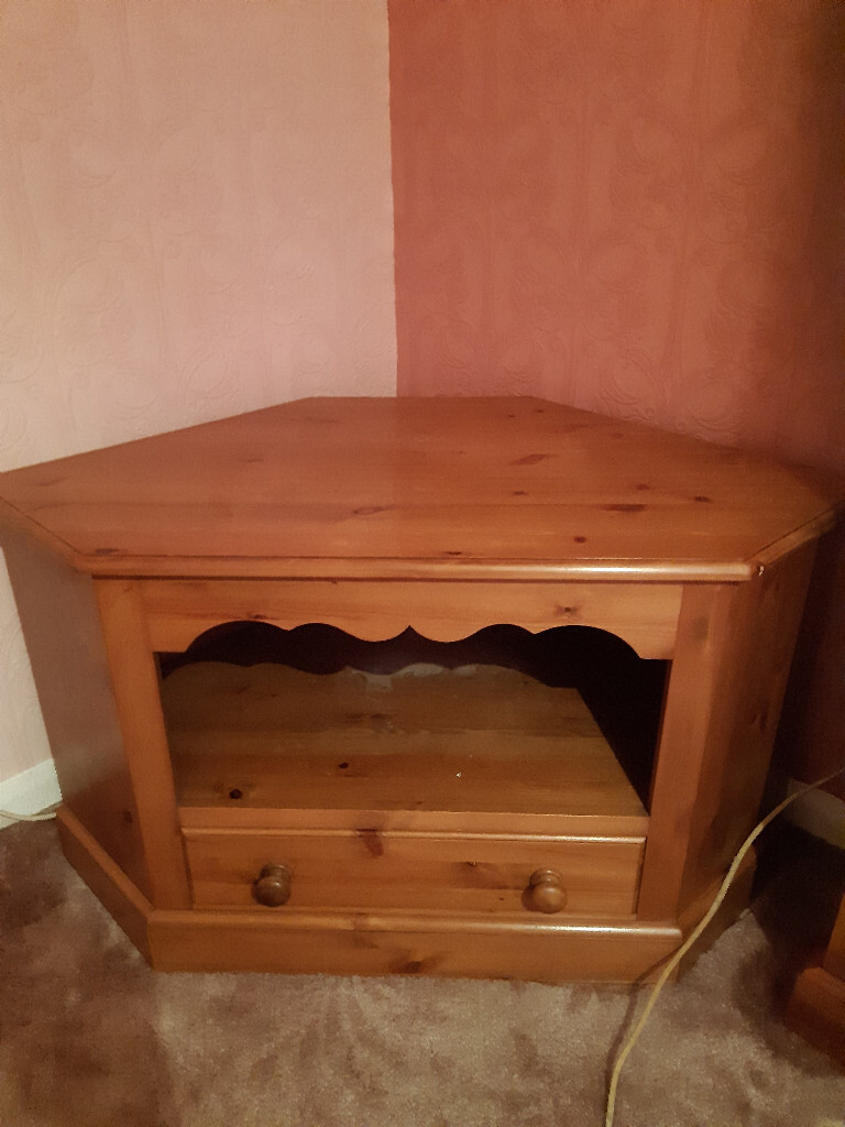 Solid pine corner tv stand in Newthorpe, Nottinghamshire Gumtree