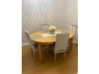 Extendable table with 4x chairs 
