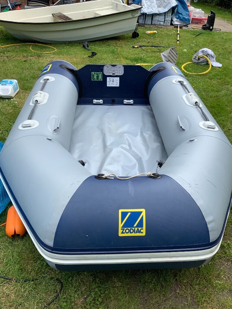 Zodiac inflatable dinghy tender wooden floor inserts oars ready to go