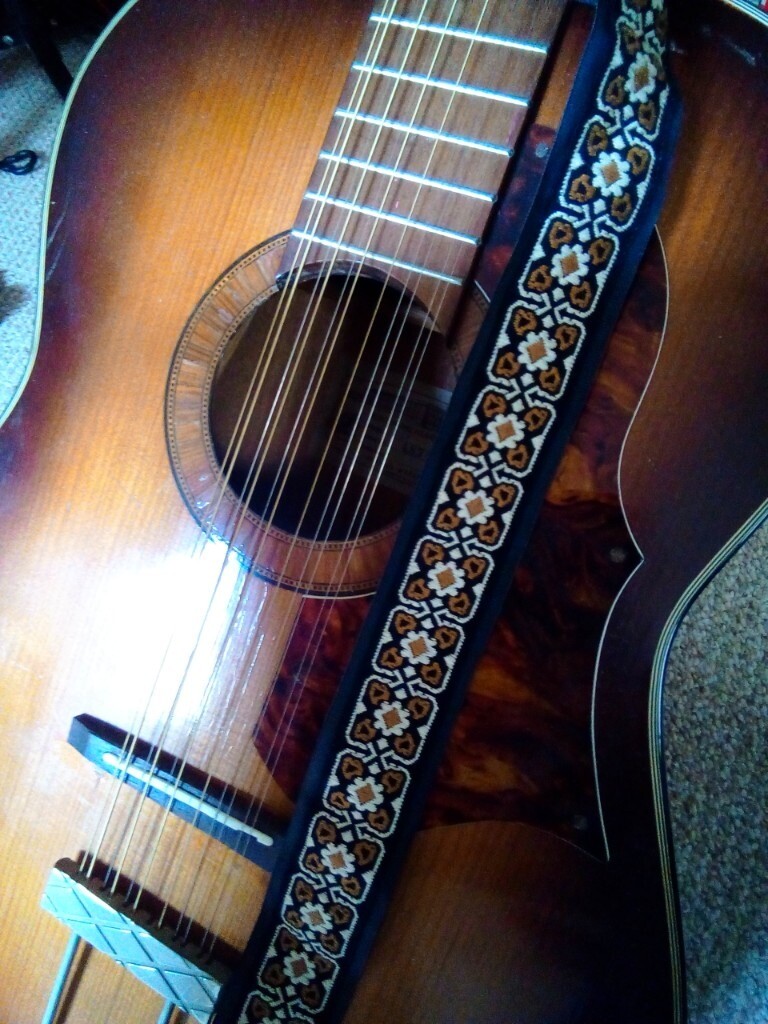 vintage Framus hootenanny 12 string 1964 as used by beatles, help in