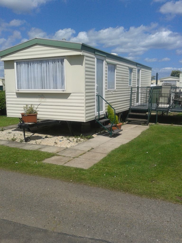 6 berth caravan to rent/hire/let close to Fantasy island/Eastgate