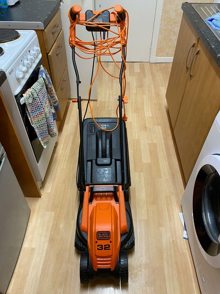 Black & Decker Lawn Mower With Bike Handle BEMW451BH 32cm