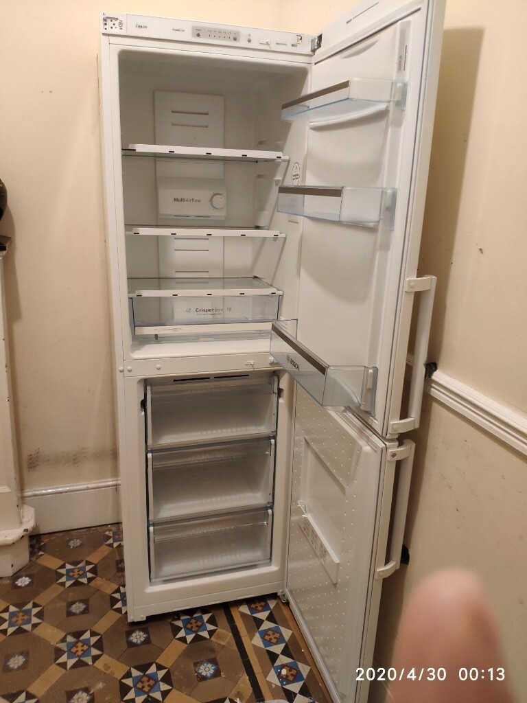 Bosch excell fridgefreezer in good working ordr and very clean in