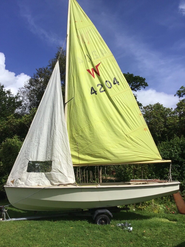 Wayfarer dinghy MK2 with Snipe trailer, and spare sails. in