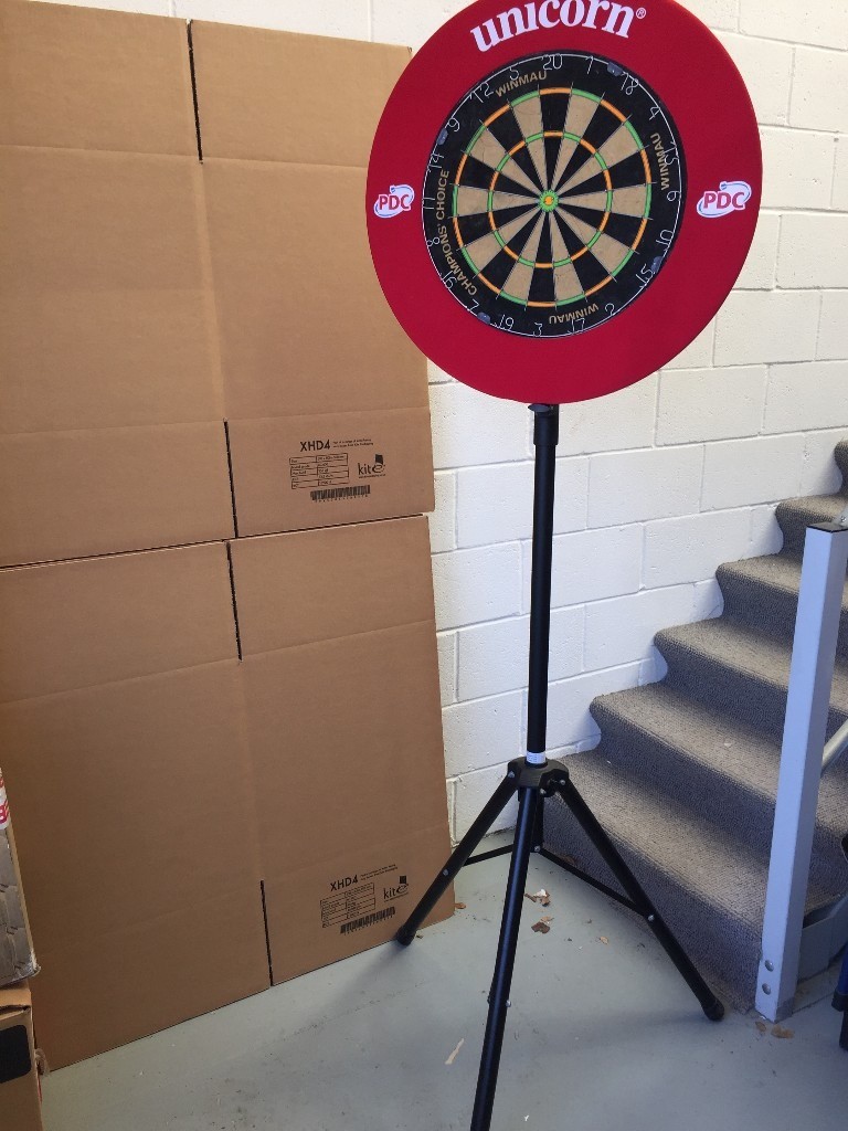 PORTABLE DARTS STAND PRACTICE DARTBOARD AND DARTBOARD SURROUND in