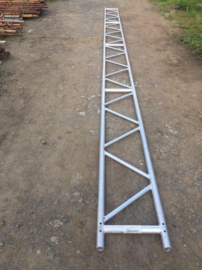 2 Aluminium scaffold ladder beams 450 x 8.1m similar Layher in