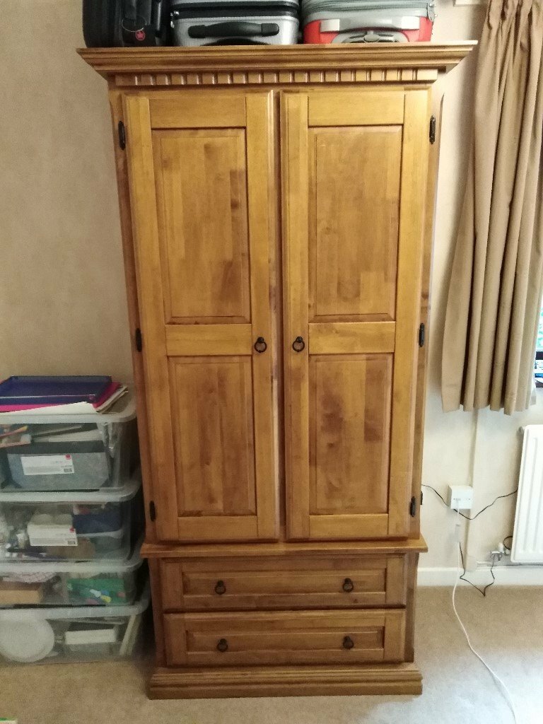 Beautiful solid wood (oak) antique wardrobe. in Gloucester