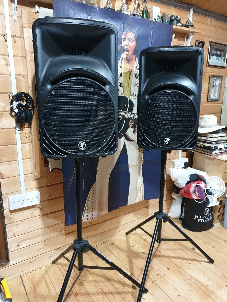 Pair of Mackie SRM 450 v2 Active Sound Reinforcement Speakers, complete