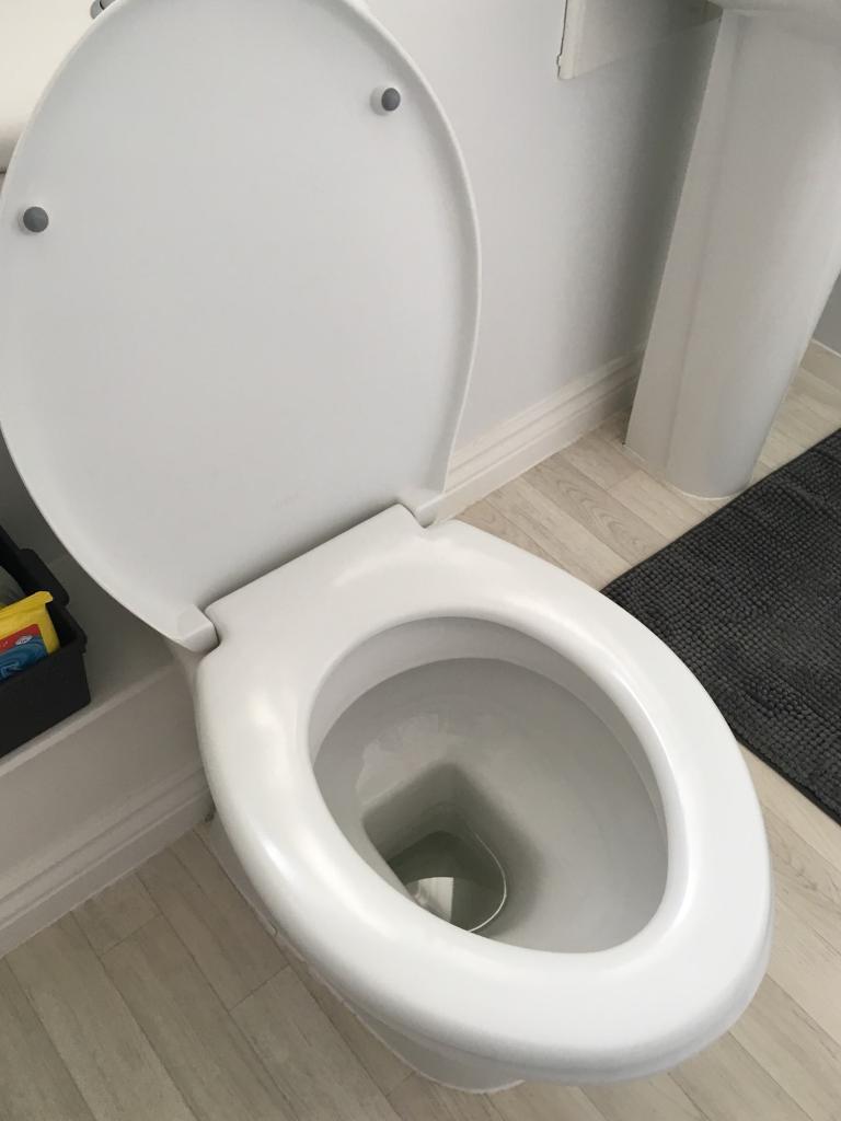 White toilet in Llanishen, Cardiff Gumtree