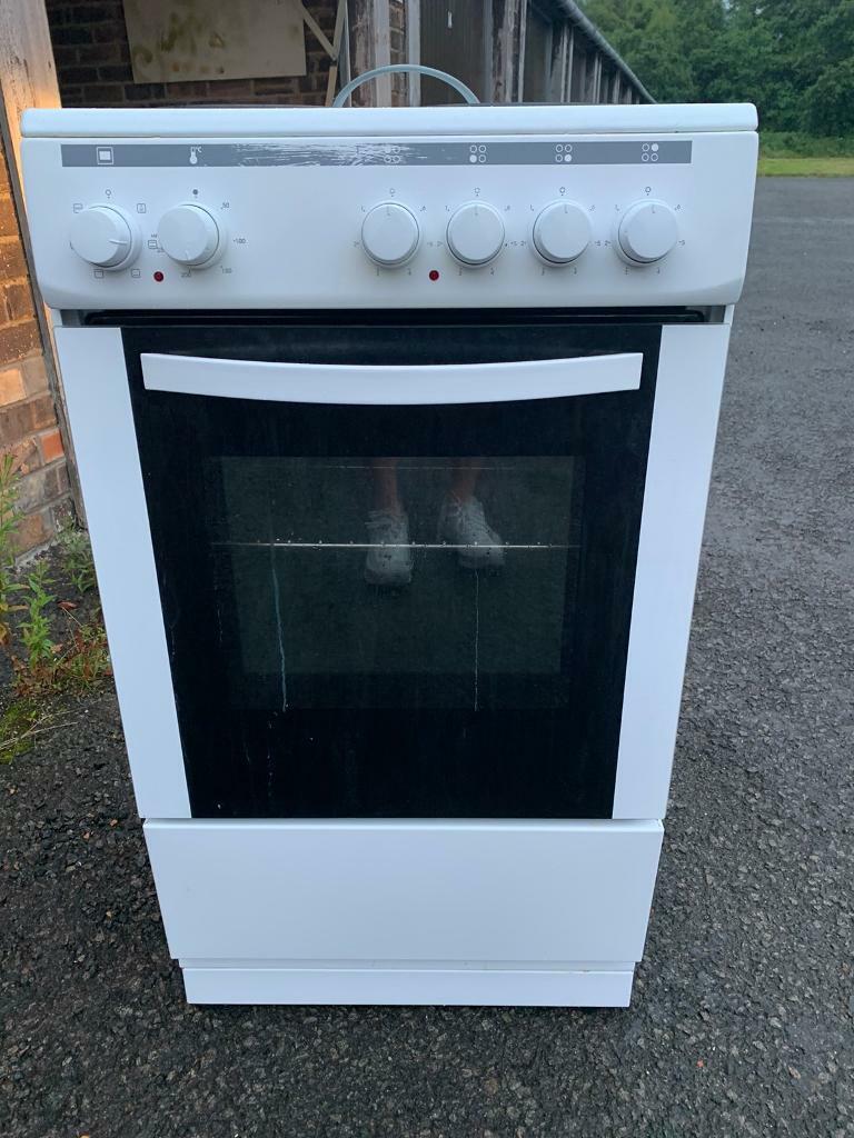 50cm wide white electric cooker (delivery and installation available