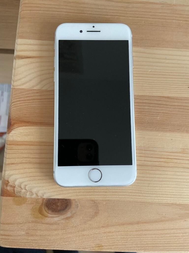 Apple iPhone 8 64gb Silver Unlocked, Comes with original accessories