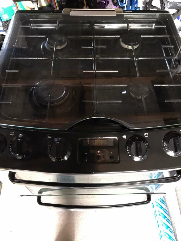 Gas cooker freestanding with glass lid in Newcastle, Tyne and Wear