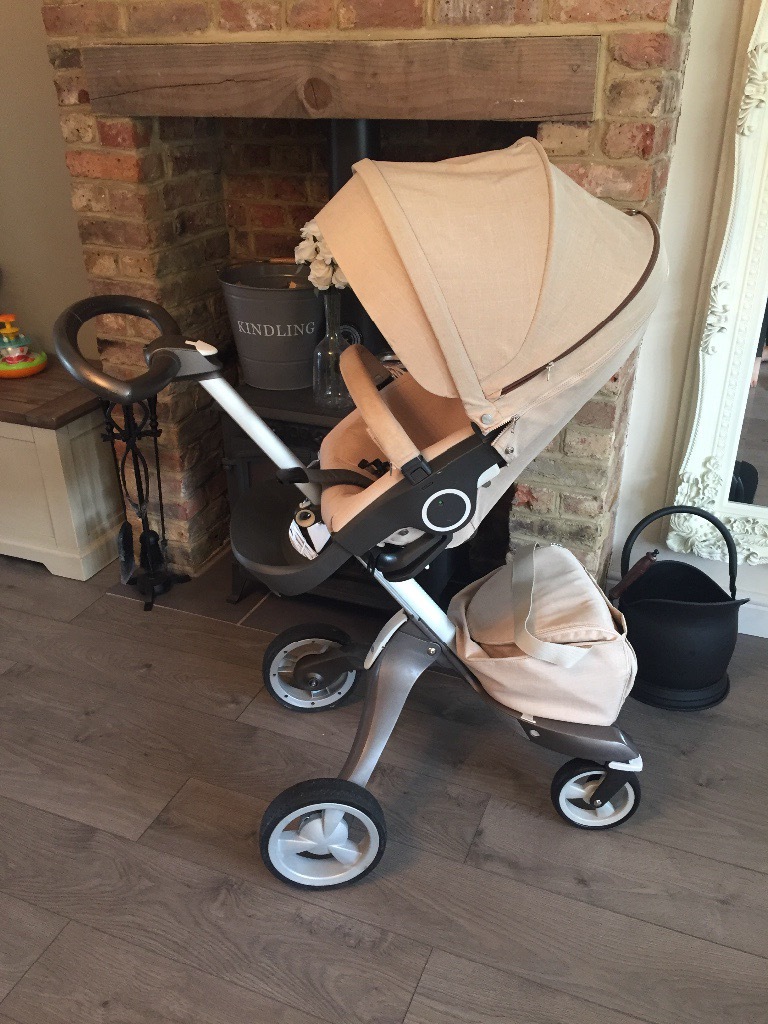 Stokke Xplory V4 Beige Melange with car seat, carry cot and winter kit