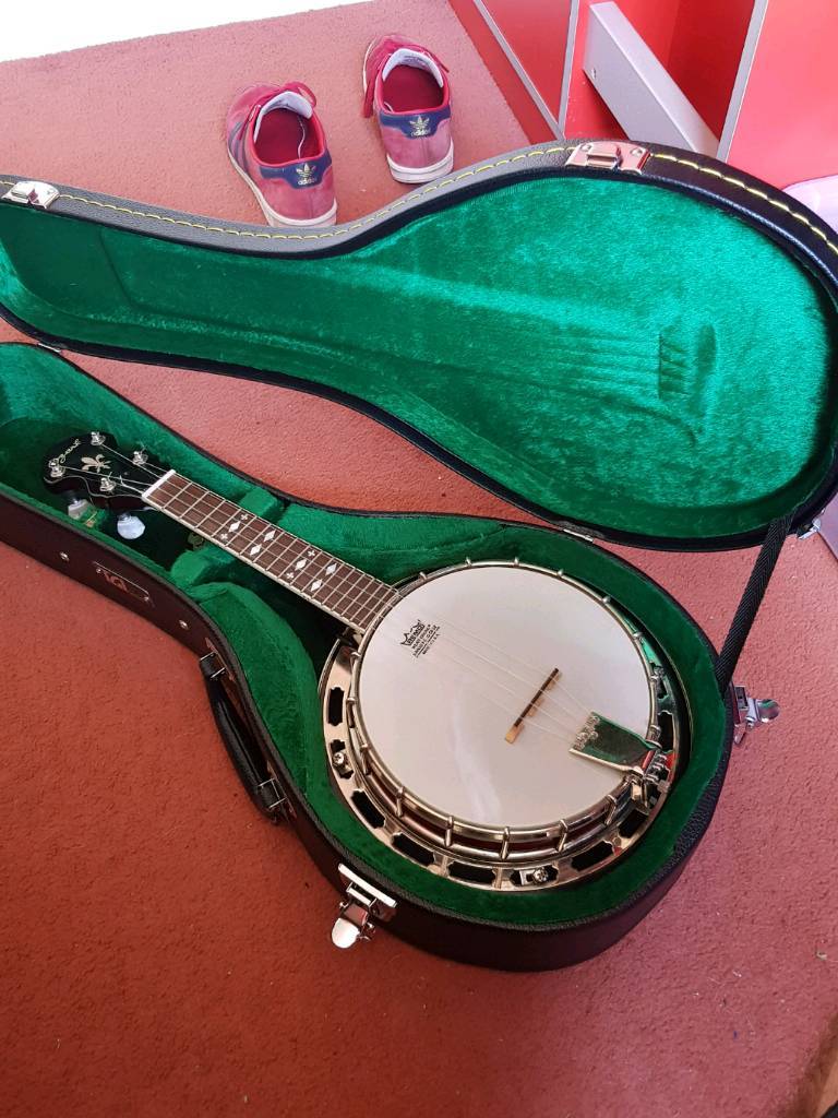 Ozark banjolele banjo ukulele with new tgi hardcase in Worcester, Worcestershire Gumtree