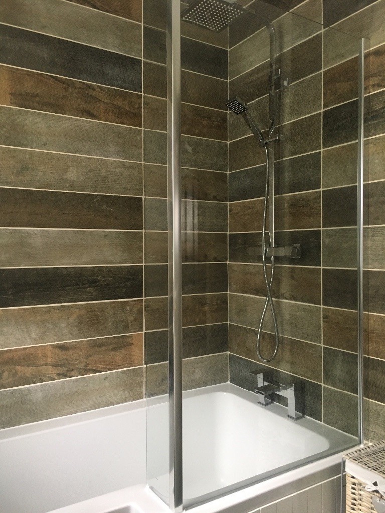 L Shaped Bath Shower Screen in Stirling Gumtree