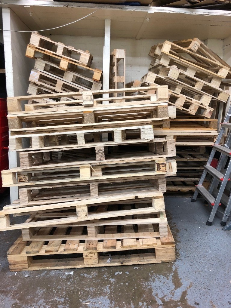 Pallets Various sizes. Clean and dry, Free to collect in Leicester